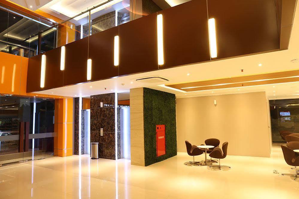 Grand Citihub Hotel @Kajoetangan Malang Luaran gambar